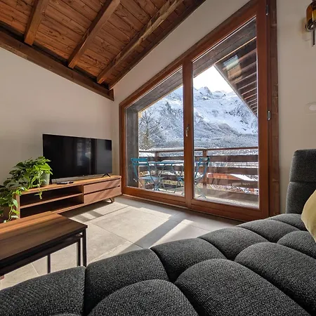 Stunning New In With Mont Blanc Views *